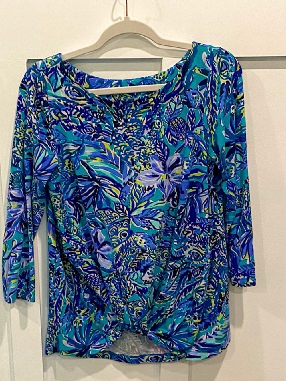 Lilly Pulitzer Blue Floral Twist-Front 3/4 Sleeve Top | Sneak a Beak Print